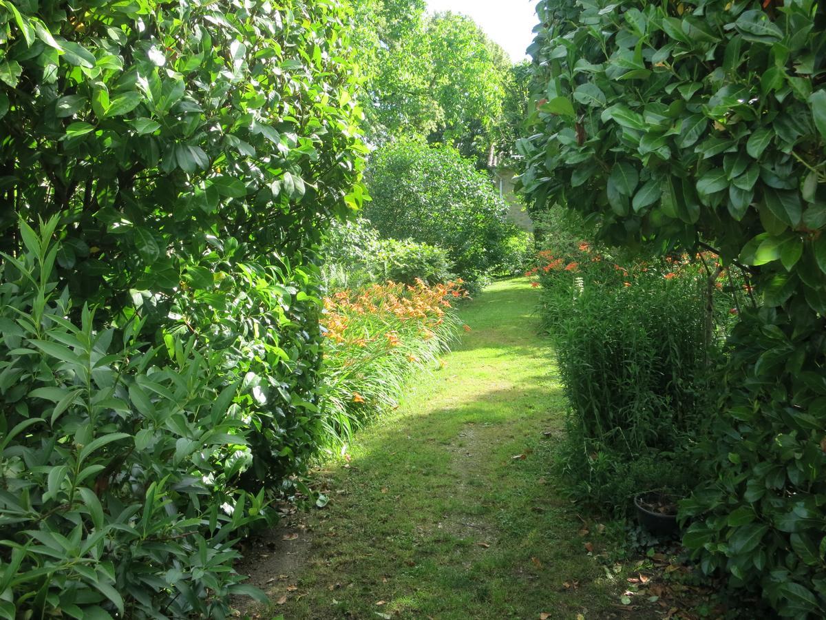 Les Jardins De Lily Hotel Saint-Léonard-de-Noblat Buitenkant foto
