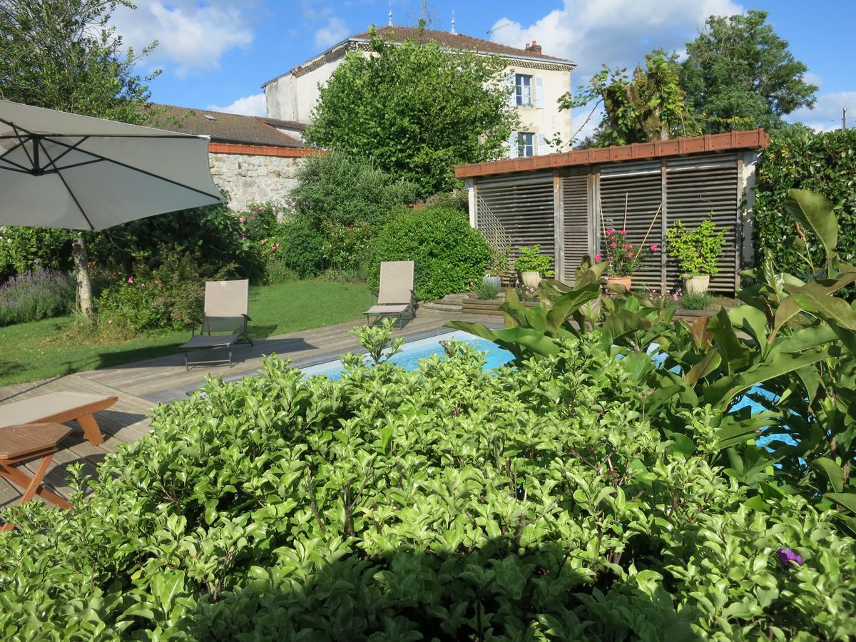 Les Jardins De Lily Hotel Saint-Léonard-de-Noblat Buitenkant foto